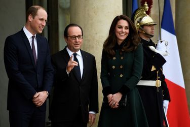 Le prince William et Kate Middleton avec François Hollande au Palais de l'Elysée.