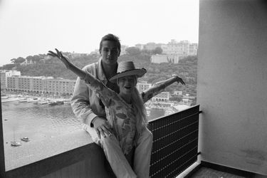 Romy Schneider et Alain Delon dans leur appartement de Monaco