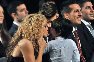 Une sublime photo de famille, Shakira avec son mari Gérard et son fils Milan.