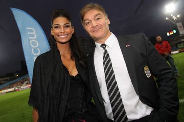 Tatiana Silva et Fabien Debecq, président du SC Charleroi, en marge d&#039;un match en septembre 2013.  