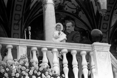 La princesse Caroline de Monaco avec son père le prince Rainier III,  le 21 avril 1958