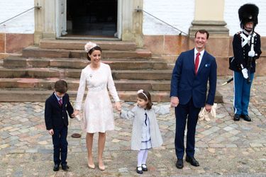 La princesse Marie et prince Joachim de Danemark avec leurs enfants à Fredensborg, le 1er avril 2017