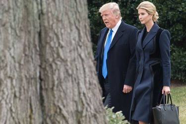 Ivanka Trump et Donald Trump quittant la Maison Blanche, le 1er février 2017.