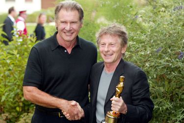 Harrison Ford remet à Roman Polanski l'Oscar du Meilleur réalisateur pour "Le Pianiste", septembre 2003 à Deauville