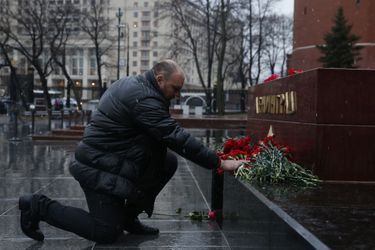 L'émotion à Moscou après l'attentat qui a causé la mort de 14 personnes à Saint-Pétersbourg, le 3 avril 2017.