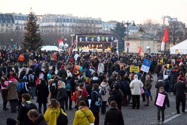 Ils étaient 50 000 opposants à l'avortement à défiler dimanche à Paris selon les organisateurs, 10 000 selon la police