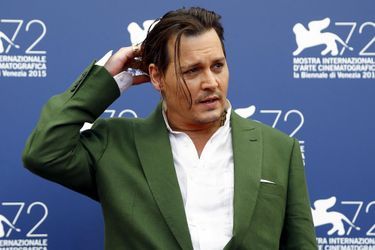 Johnny Depp prend la pose en Italie en 2015. 