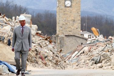 Le Prince Charles Au Chevet D&#039;Amatrice En Italie, Détruite En Août 2016 Par Un Séisme 7