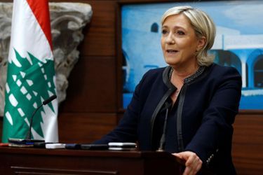 Marine Le Pen, lundi lors d&#039;une conférence de presse après sa rencontre avec Michel Aoun, au palais présidentiel de Baabda.