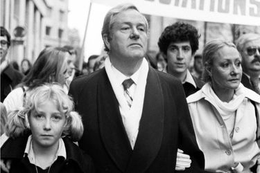 Jean Marie Le Pen, sa femme Pierrette et leur fille Marine Le Pen, en novembre 1979 lors d'une manifestation anti avortement.  