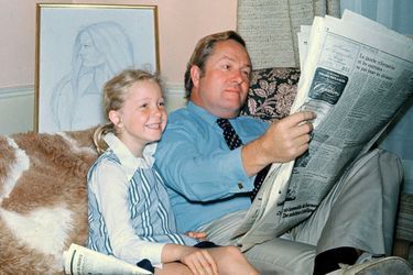  Jean-Marie Le Pen chez lui avec sa fille Marine, en 1976.