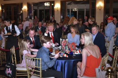Reince Priebus, Donald et Melania Trump à Palm Beach, en Floride, le 5 février 2017.