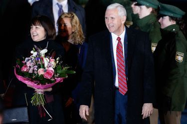 Mike Pence et sa femme Karen à leur arrivée à Munich, le 17 février 2017.
