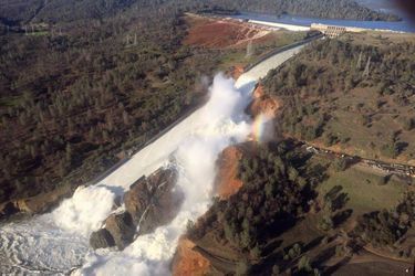 Plus de 188 000 personnes ont été évacuées autour du barrage d&#039;Oroville, en Californie.