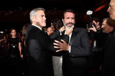 En coulisses, George Clooney s'amuse avec son ami Jean Dujardin.