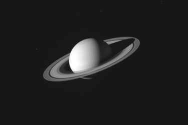 Vue large de Saturne