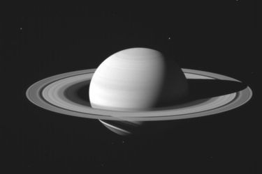 Vue large de Saturne