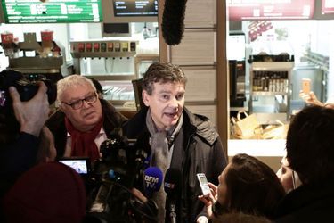 Arnaud Montebourg et Gérard Filoche auprès des salariés d&#039;un restaurant McDonald&#039;s de Paris. 