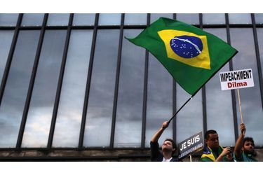 Dilma Rousseff ne prend pas ça pour elle - 1,7 million de Brésiliens dans la rue