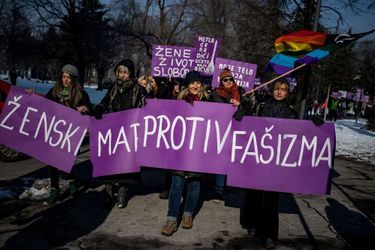A Belgrade, en Serbie, samedi. Sur la banderole : «Marche des femmes contre le fascisme».