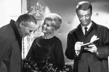 Zsa Zsa Gabor sur le tournage de "Jack of Diamonds" en 1965.