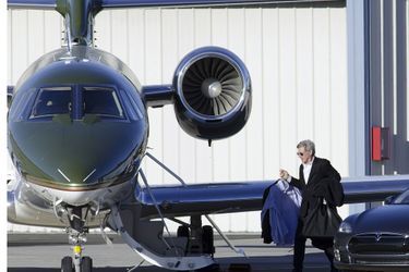 Harrison Ford monte à bord de son avion privé
