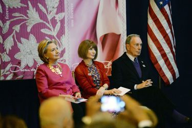 Hillary Clinton, Anna Wintour et Michael Bloomberg à New York, le 16 février 2017.