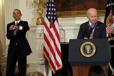 Barack Obama a remis à Joe Biden la médaille de la Liberté, le 12 janvier 2017.