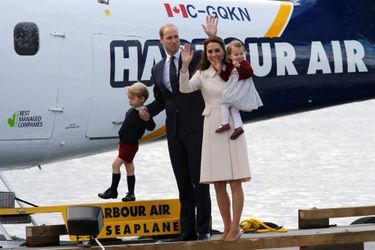 Kate et William avec leurs enfants le prince George et la princesse Charlotte quittent le Canada, le 1er octobre 2016 