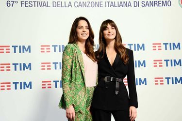 Anouchka Delon et Annabelle Belmondo sur le tapis rouge au Festival de musique de San Remo en Italie