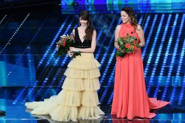 Annabelle Belmondo et Anouchka Delon ont reçu des fleurs au Festival de musique de San Remo en Italie