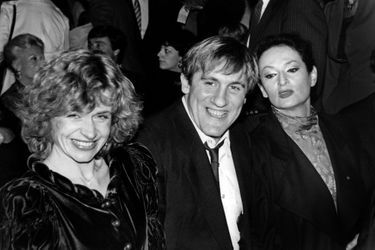 Barbara aux côtés de Gérard Depardieu et de sa femme