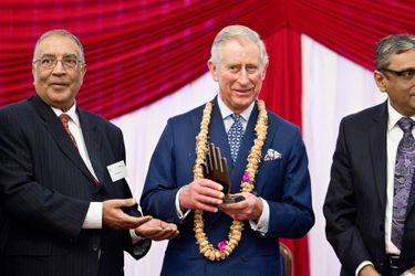 7 Charles, Prince De Galles, Au Plus Grand Temple Du Jaïnisme Au Royaume Uni, Le Jeudi 22 Janvier 2015