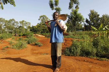 Collins Nyaga, 32 ans, chercheur d&#039;or à Kogelo, le village où est né le père de Barack Obama.