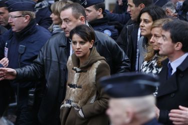 Najat Vallaud-Belkacem, Anne Gravoin et Manuel Valls durant la marche républicaine à Paris