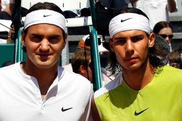 Roger Federer et Rafael Nadal posent avant la finale de Monte-Carlo 2006 remportée par l&#039;Espagnol.