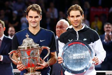 Roger Federer domine Rafael Nadal en finale du tournoi de Bâle en novembre 2015.