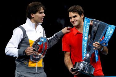 Roger Federer domine Rafael Nadal en finale du Masters en 2010.