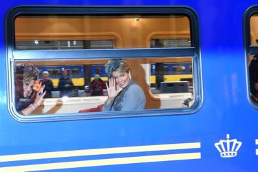 Les reines Maxima des Pays-Bas et Mathilde de Belgique dans le train royal à Utrecht, le 30 novembre 2016