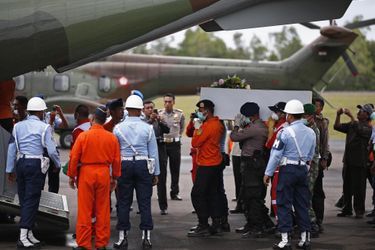 La queue de l’appareil peut-être localisée - Crash de l’avion d’AirAsia