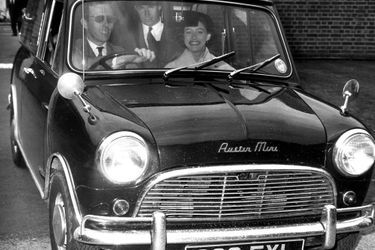 La princesse Margaret et Lord Snowdon en Austin Mini le 19 juin 1964