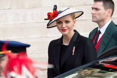 Charlène arrive devant la cathédrale de Monaco, samedi