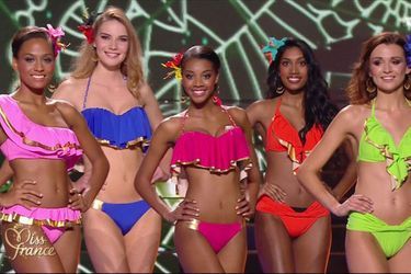 Les 12 finalistes en bikini