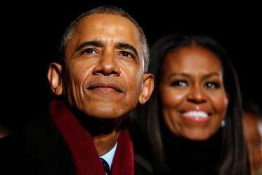 Michelle et Barack Obama ont allumé pour la dernière fois le sapin de la Maison Blanche, le 1er décembre.