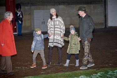 La princesse Joséphine et le prince Vincent de Danemark avec la reine Margrethe II, la princesse Mary et le prince Frederik à Fredensborg, le 22 novembre 2016