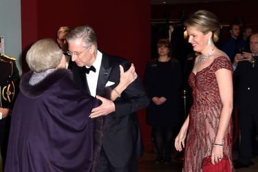 La princesse Beatrix des Pays-Bas avec la reine Mathilde et le roi Philippe de Belgique à Amsterdam, le 29 novembre 2016