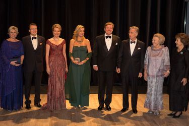 La famille royale des Pays-Bas avec la reine Mathilde et le roi Philippe de Belgique à Amsterdam, le 29 novembre 2016