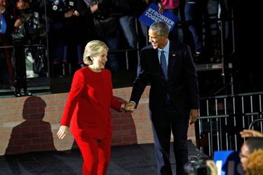 Hillary Clinton et Barack Obama lors d'un meeting à Philadelphie, le 7 novembre 2016.