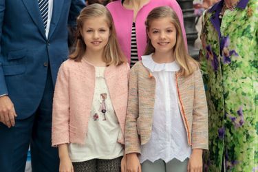 La princesse Leonor d'Espagne avec sa soeur la princesse Sofia à Palma de Majorque, le 27 mars 2016