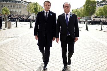 François Hollande et Emmanuel Macron, à peine élu, assistent ensemble aux cérémonies du 8 mai 